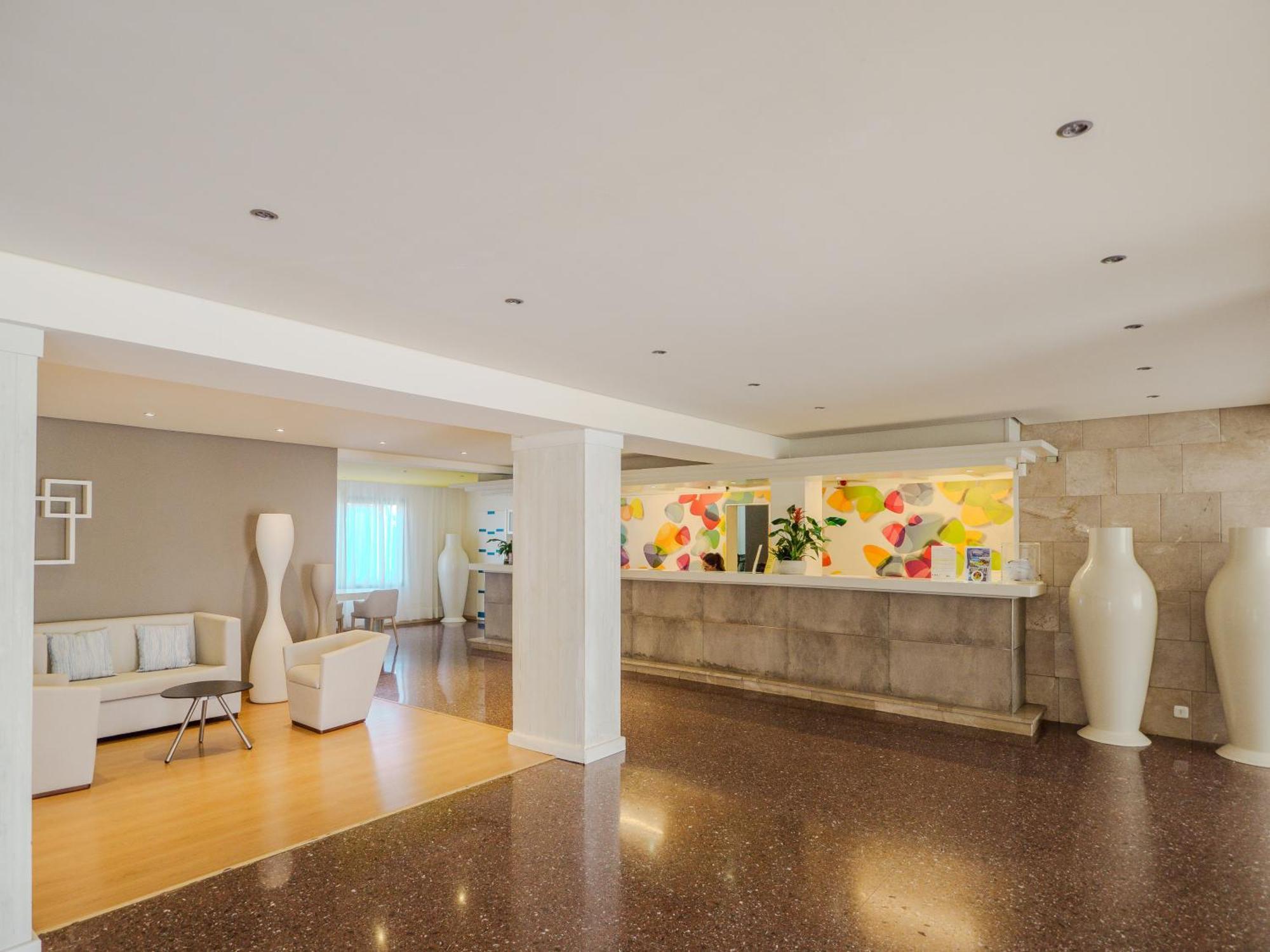 Hotel Santa Maria Playa Cala Millor  Bagian luar foto
